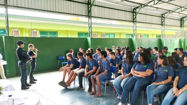 Polícia Militar, Polícia Civil e Assistência Social realizam palestra sobre violência doméstica em Coxim