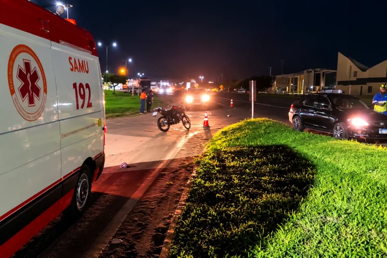 Motociclista de 26 anos é socorrida com suspeita de fratura após colisão na BR-163 em São Gabriel do Oeste