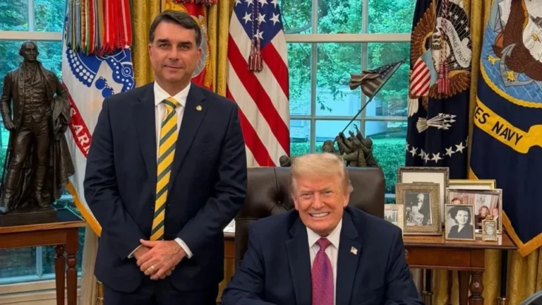 Governo Trump teria participado da fuga de Flávio Bolsonaro para os Estados Unidos, apontam fontes